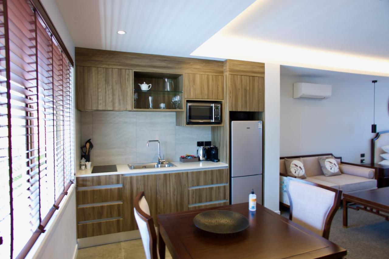 Regal Palms Resort Rotorua Bagian luar foto A kitchen in a hotel