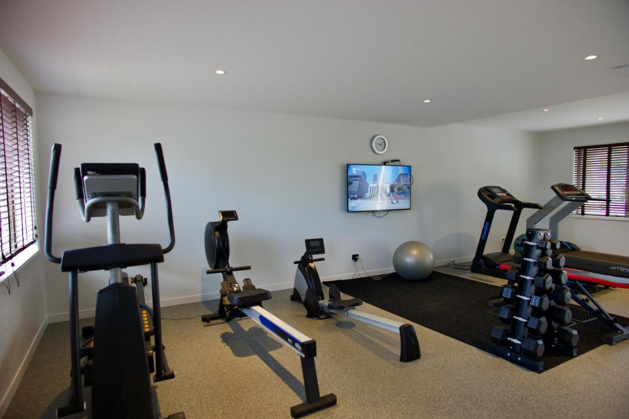 Regal Palms Resort Rotorua Bagian luar foto A home gym