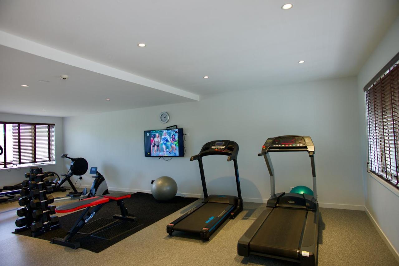 Regal Palms Resort Rotorua Bagian luar foto A home gym