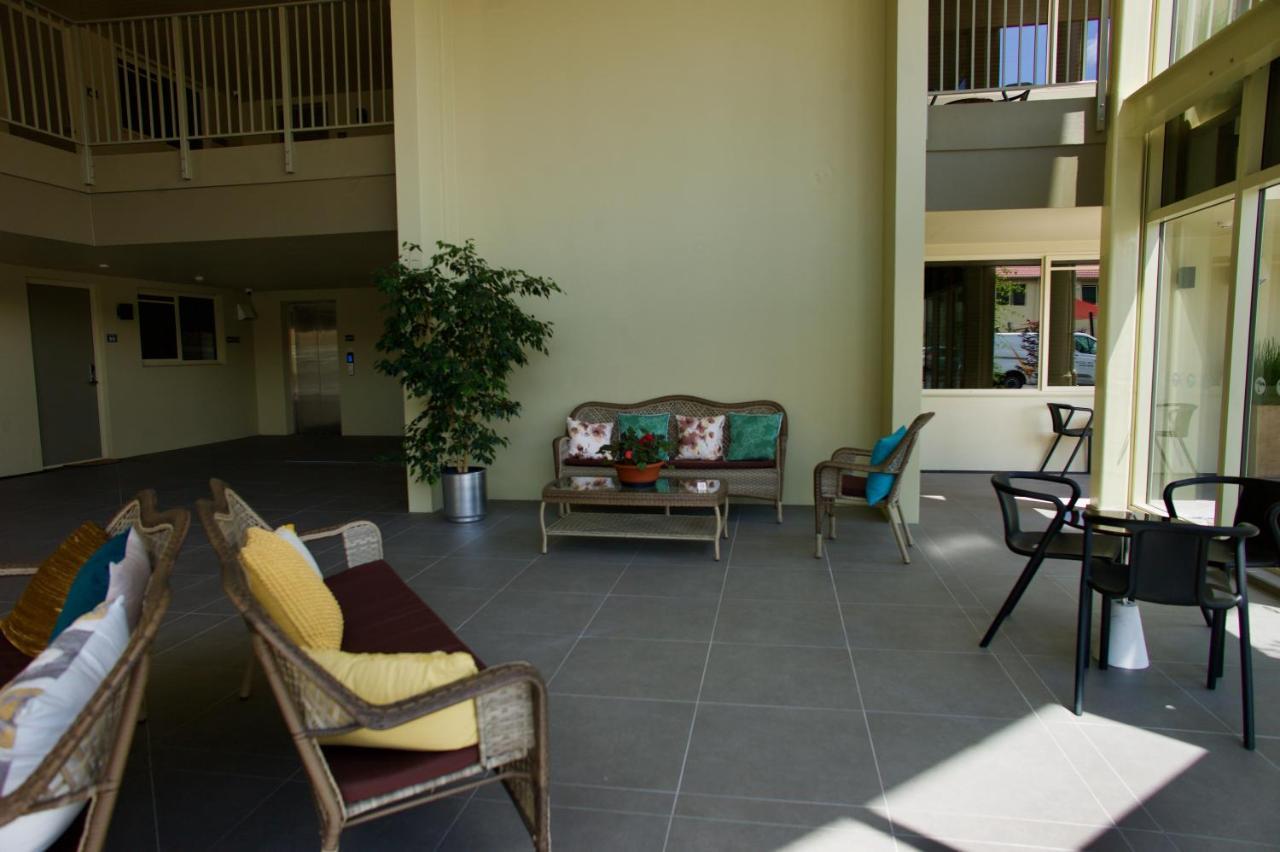 Regal Palms Resort Rotorua Bagian luar foto The interior of the hotel
