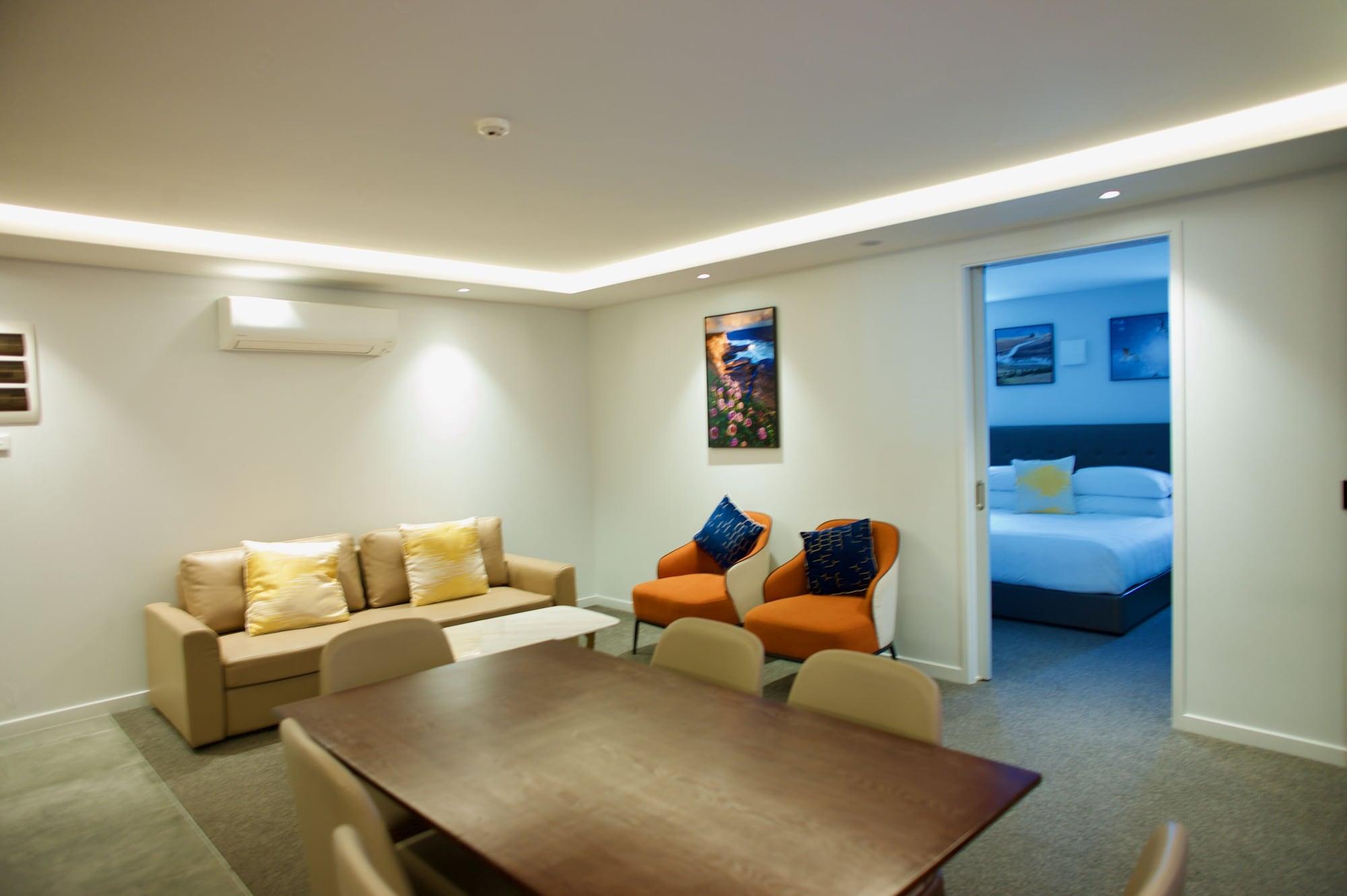 Regal Palms Resort Rotorua Bagian luar foto A suite at the hotel