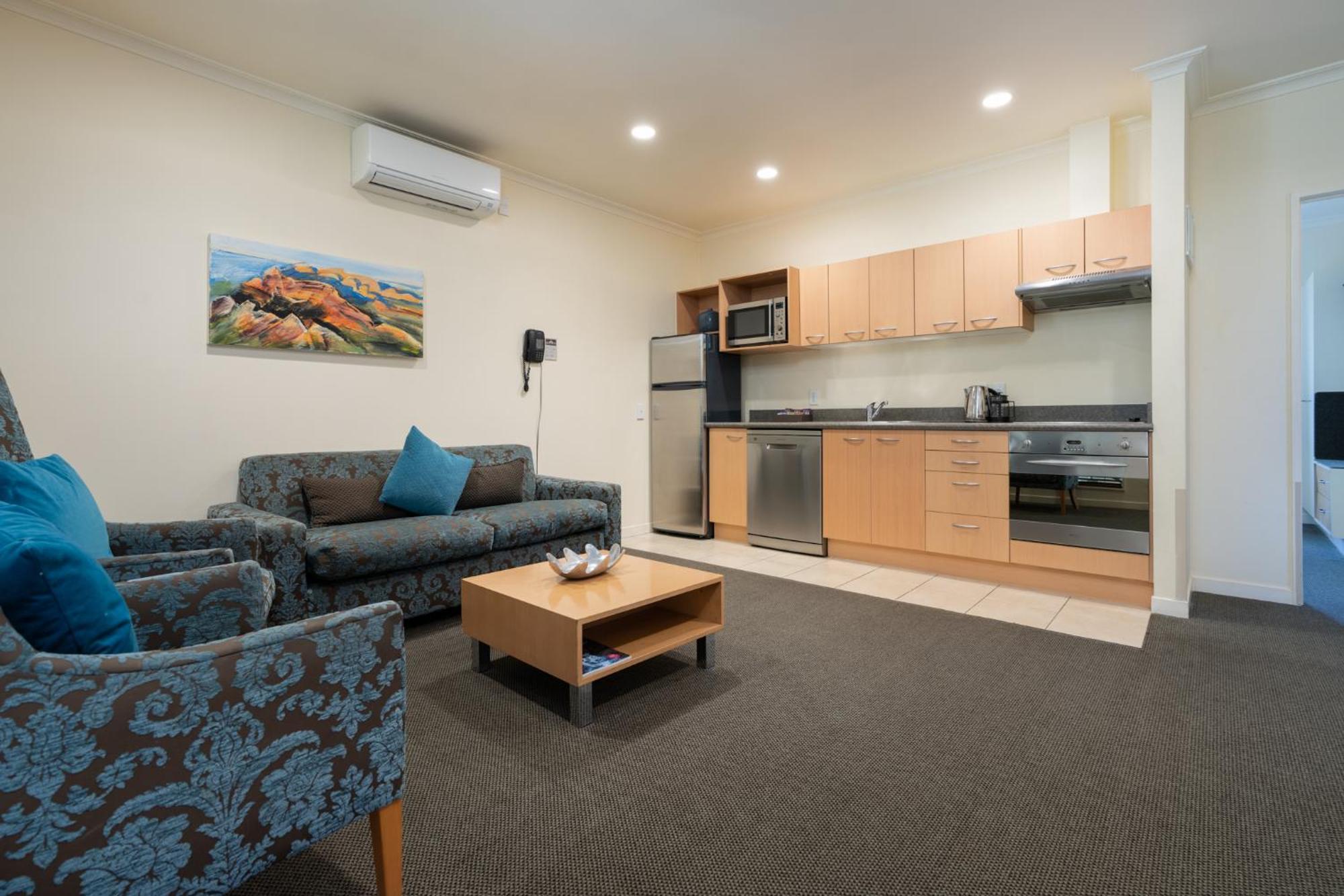 Regal Palms Resort Rotorua Bagian luar foto A typical apartment at the hotel