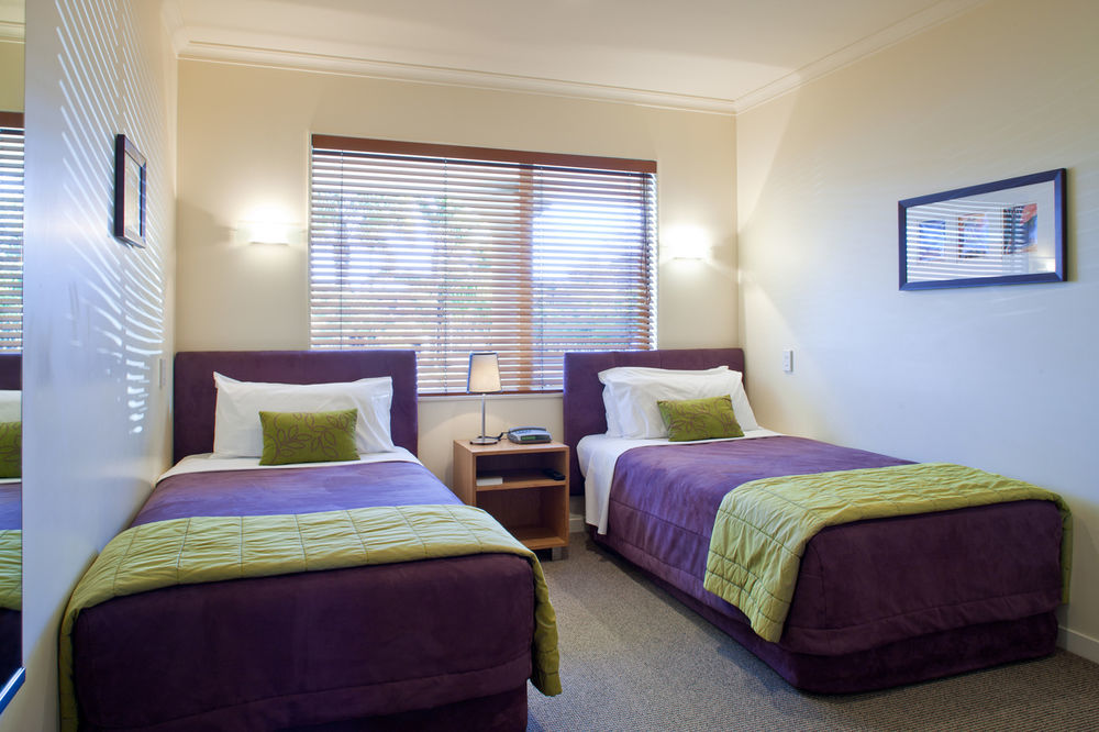 Regal Palms Resort Rotorua Bagian luar foto A typical bedroom at the hotel